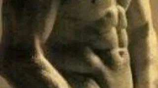 E vara... etaleaza un six pack