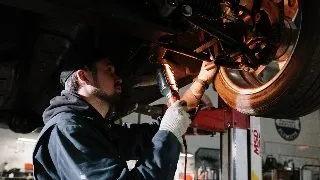 Ce probleme ale masinii este recomandat sa le rezolvi doar la service?