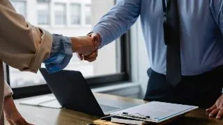 Nu esti sigur ce profesie sa alegi? Incepe cautarea in 4 pasi simpli care includ si un test de cariera