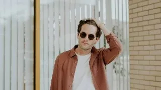 Inul in garderoba masculina: de ce si cum sa alegi o camasa de in