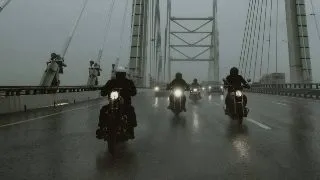 3 aspecte la care sa fii atent atunci cand conduci motocicleta cand ploua