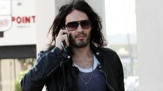 Russell Brand prefera drogul in locul celebritatii