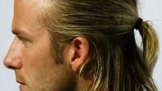 Nu da banii pe stilisti. David Beckham se tunde singur!