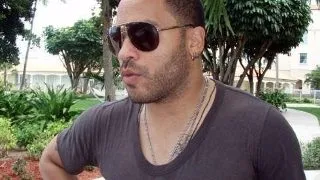 Lenny Kravitz locuieste de doi ani intr-o rulota, pe plaja