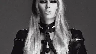 Nou look pentru Paris Hilton