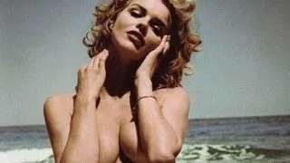 Eva Herzigova, topless in GQ Italia