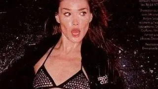 Carla Bruni nu este insarcinata, dar isi lanseaza album