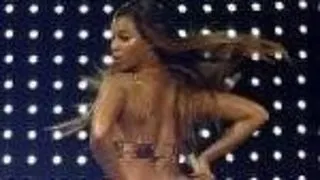 Beyonce Knowles, cazatura spectaculoasa pe scena