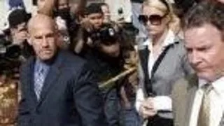 Paris Hilton pe perfuzii