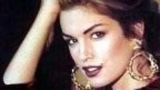 Cindy Crawford recunoste ca si-a facut operatii estetice