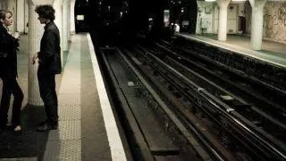 Flirtul la metrou: cum se face