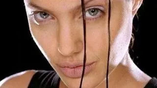 Angelina Jolie s-a ferit sa dea ochii cu tatal ei