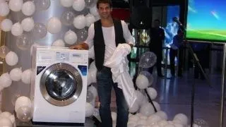 Cristian Chivu a lansat in Romania noua masina de spalat  Samsung Eco Bubble