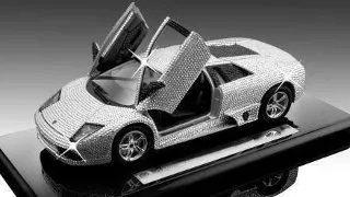 Minimodel Lamborghini cu 7000 de cristale Swarovski