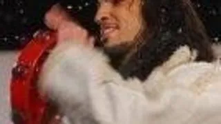 Hara isi lanseaza albumul de colinde acasa la fani!