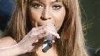Beyonce criticata pentru ca a pozat alaturi de un aligator imobilizat
