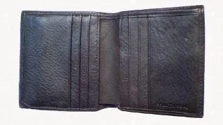 Portofelul, accesoriul care completeaza tinuta