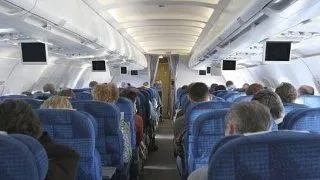 Cum sa nu fii un pasager enervant in avion: 4 reguli
