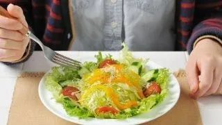 Pranz sanatos la pachet: 3 variante de salate delicioase si usor de preparat