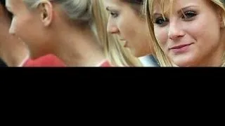 Actrite porno joaca fotbal pe dezbracate