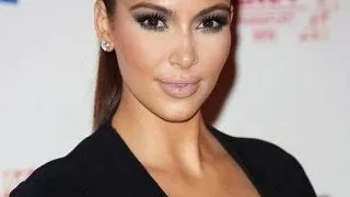 Kim Kardashian - cu burtoiul la vedere. Vezi cum arata! (FOTO)