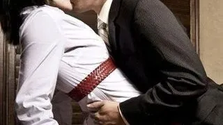 Petrecerile de Craciun la birou - prilej de sex pentru angajati