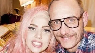 Lady Gaga a pozat goala in cada (GALERIE FOTO)